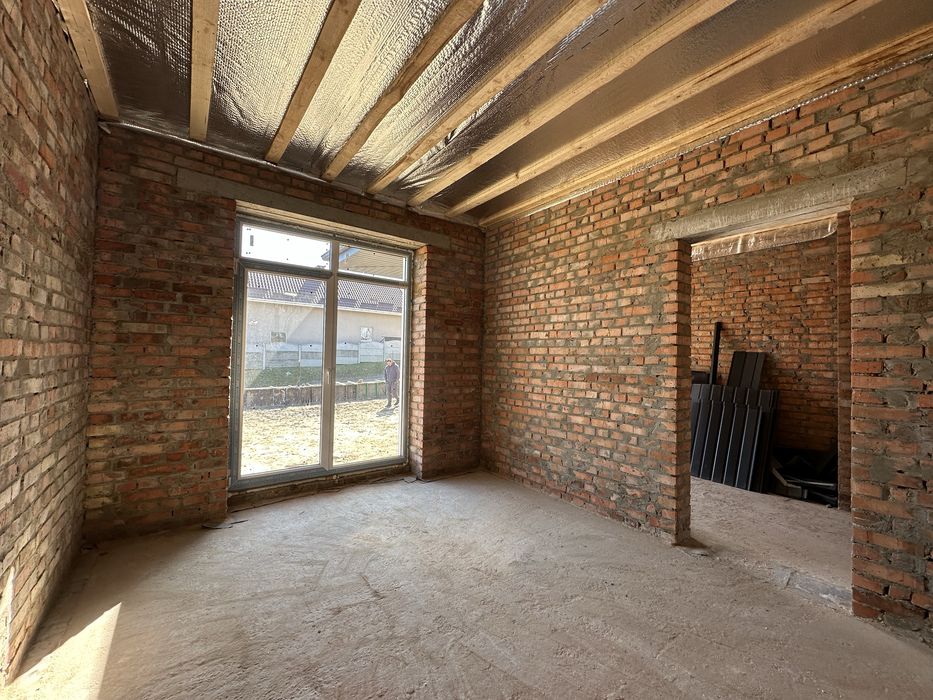 Продаж нового будинку біля школи Обарів