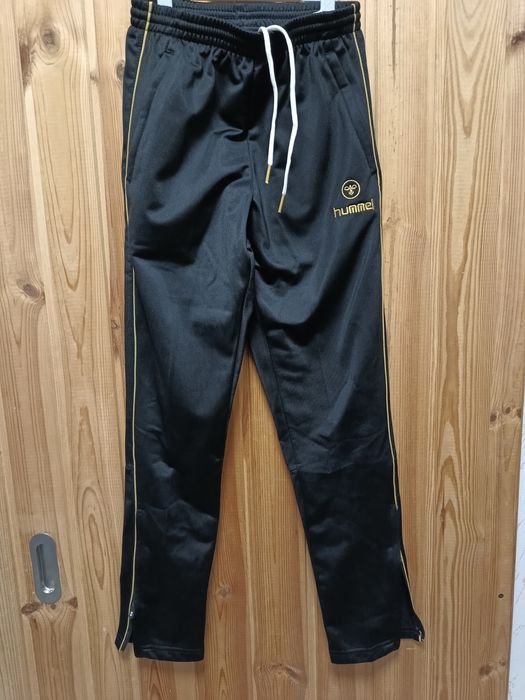 Dresowe piłkarskie spodnie firmy Hummel rozm.152
