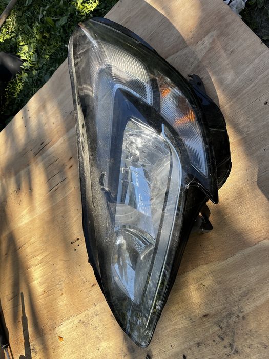 Opel corsa E 14-19 lampa LED lewa przednia uszkodzona