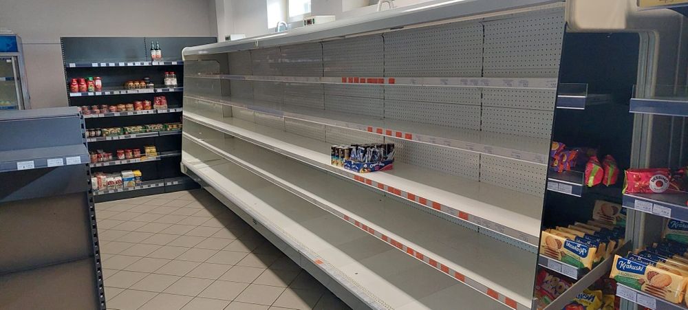 Wyposażenie sklepu spożywczego, lodówkii,regały,stojaki, krzesła,lady
