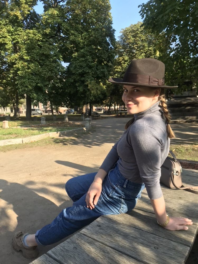 Фетровая шляпа в стиле унисекс