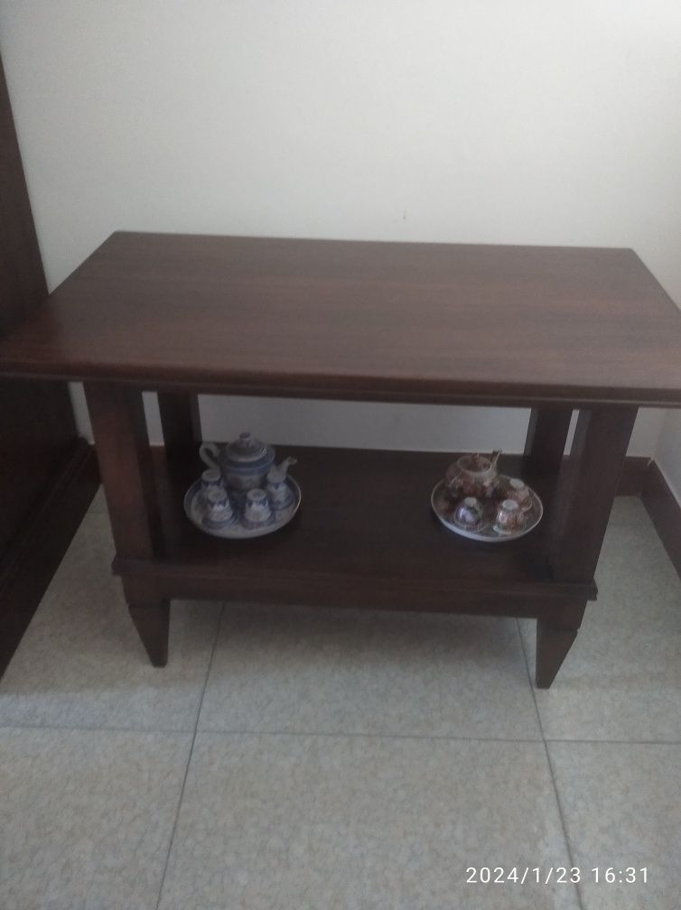 Mesa de apoio em madeira