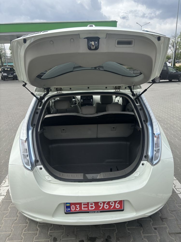 Nissan leaf 22012