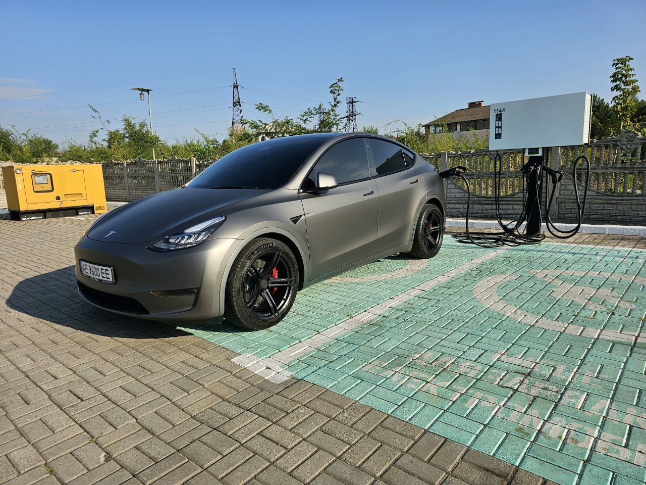 Tesla model Y  Long Range DM