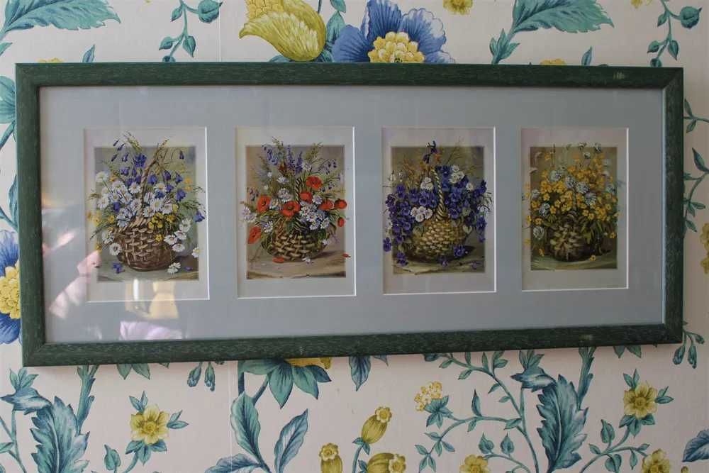 Obrazek z kwiatami za szkłem