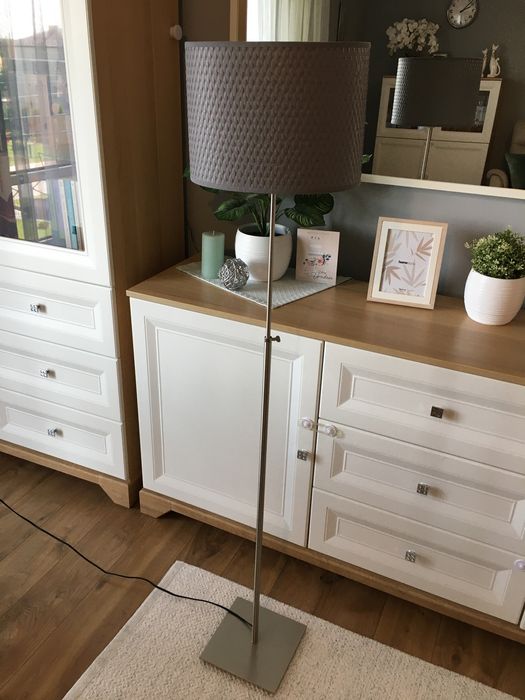 Lampa podłogowa piękna nowoczesna regulowana