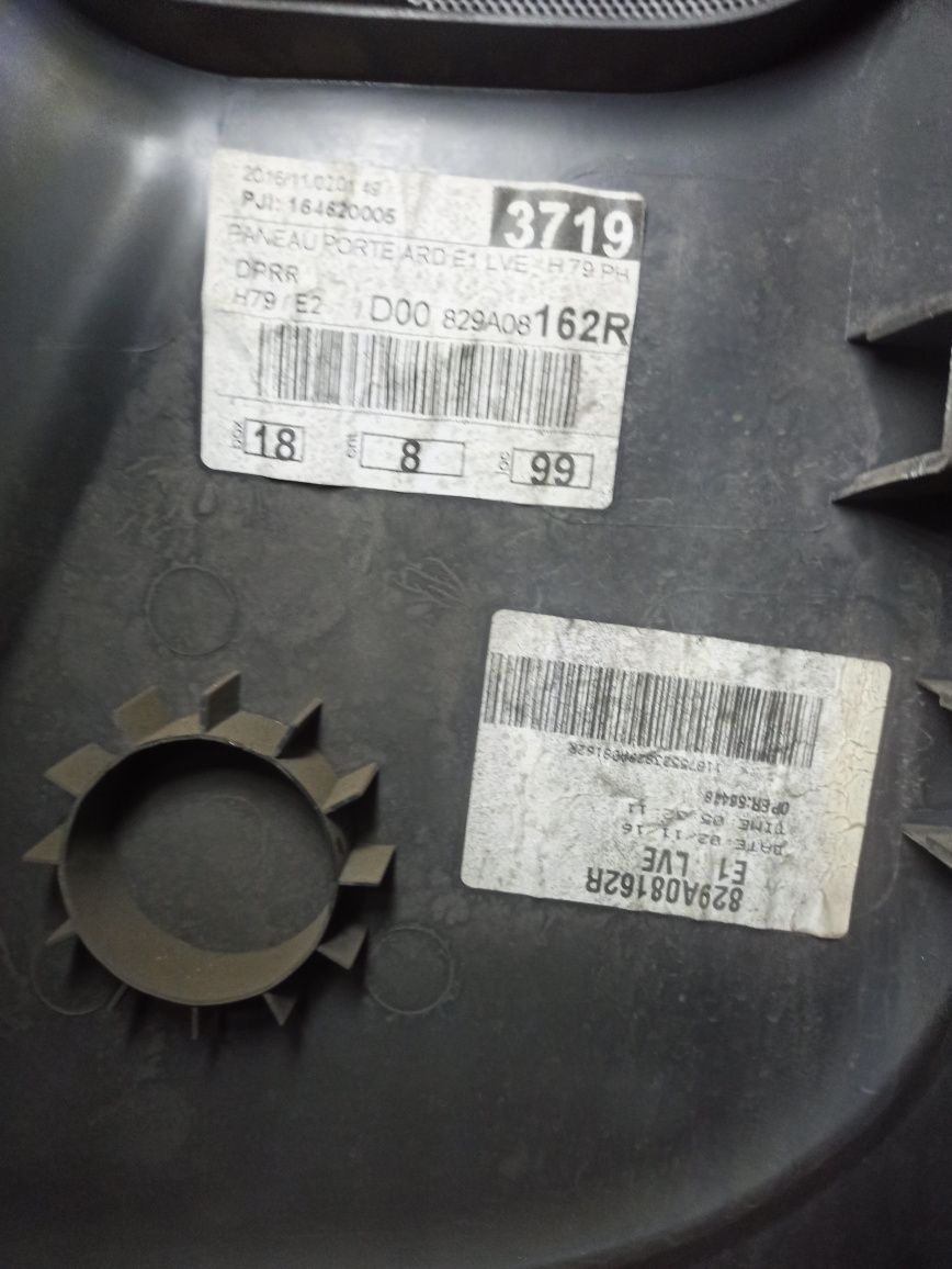 Карта, обшивка двери задня права в зборі renault duster 1 829A07525r