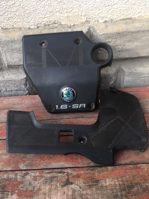 Пластикова накладка двигуна