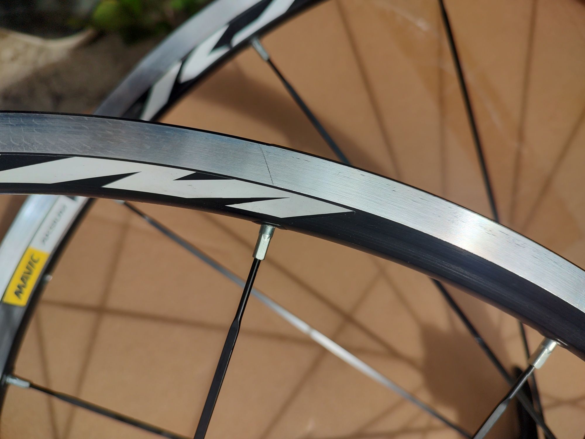 Koła szosowe Mavic Aksium nowe 700c 28" łożyska maszynowe bębenek hg