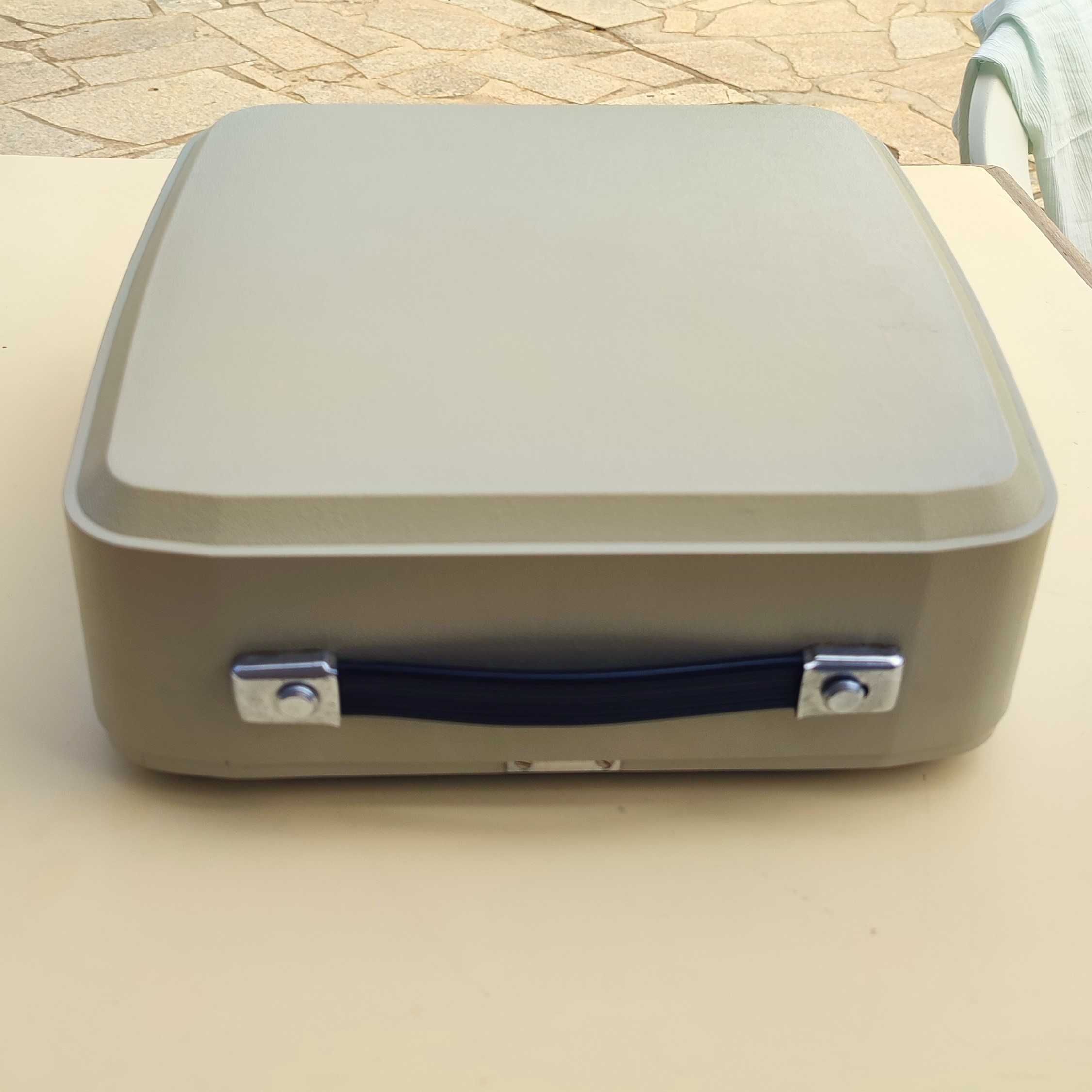 Máquina de escrever manuel antiga – vintage