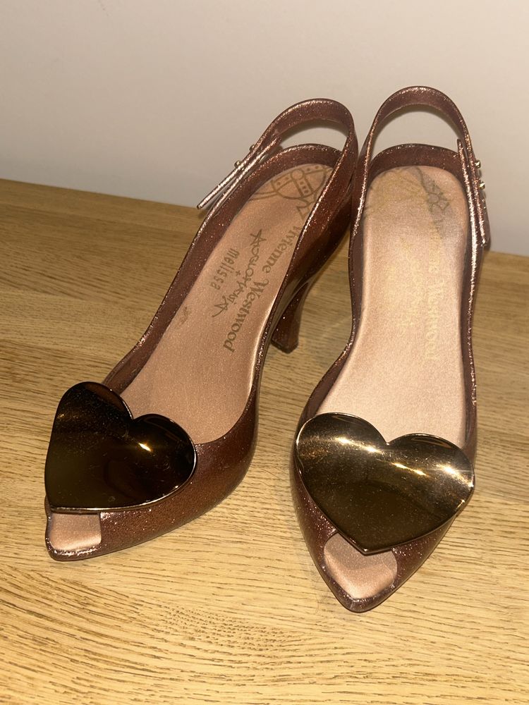 Melissa Vivienne Westwood 39
