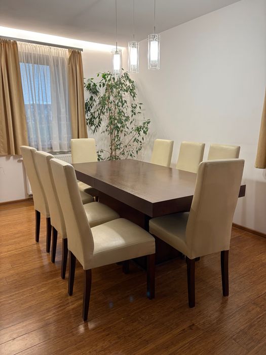 Sprzedam rozkładany stół (fornir dębowy)z krzesłami (8szt.)