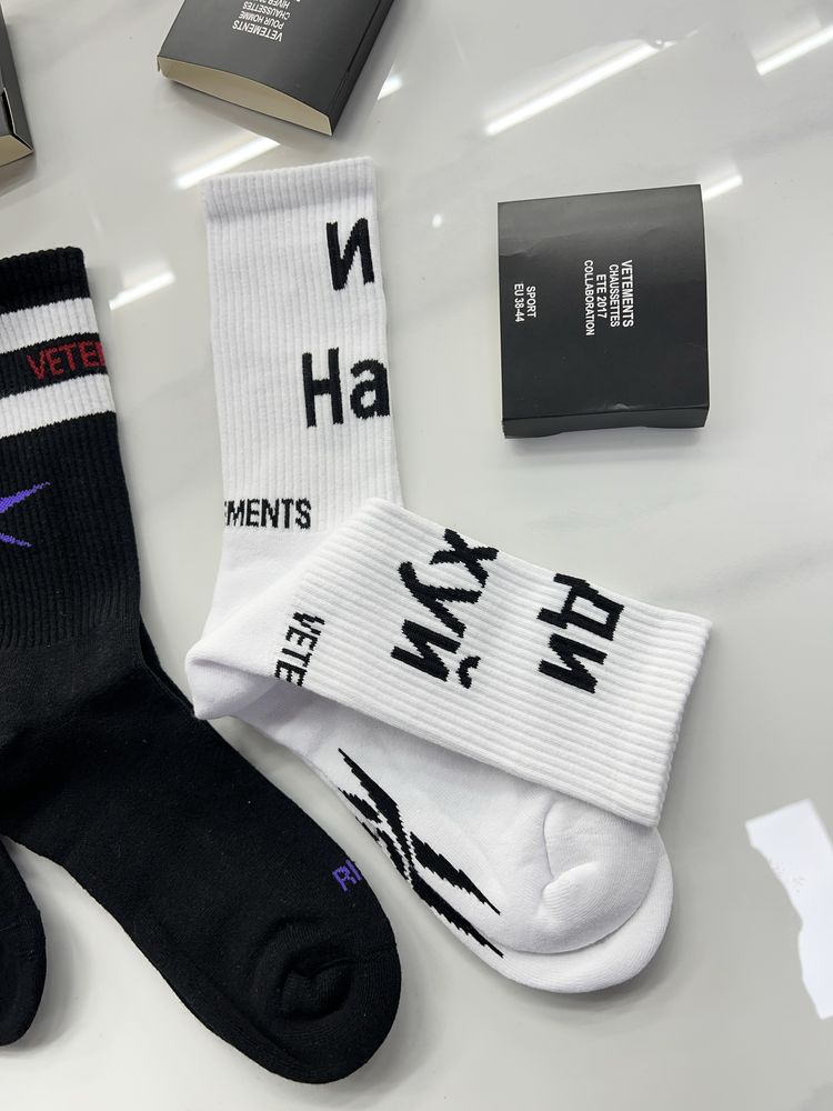 Шкарпетки Vetements Black / White