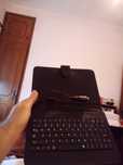 Capa com teclado para tablet