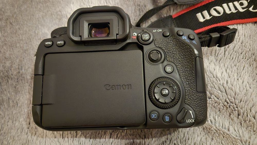 Lustrzanka Canon Eos 90d