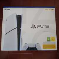 Consola PlayStation 5. PS5 completa na caixa.