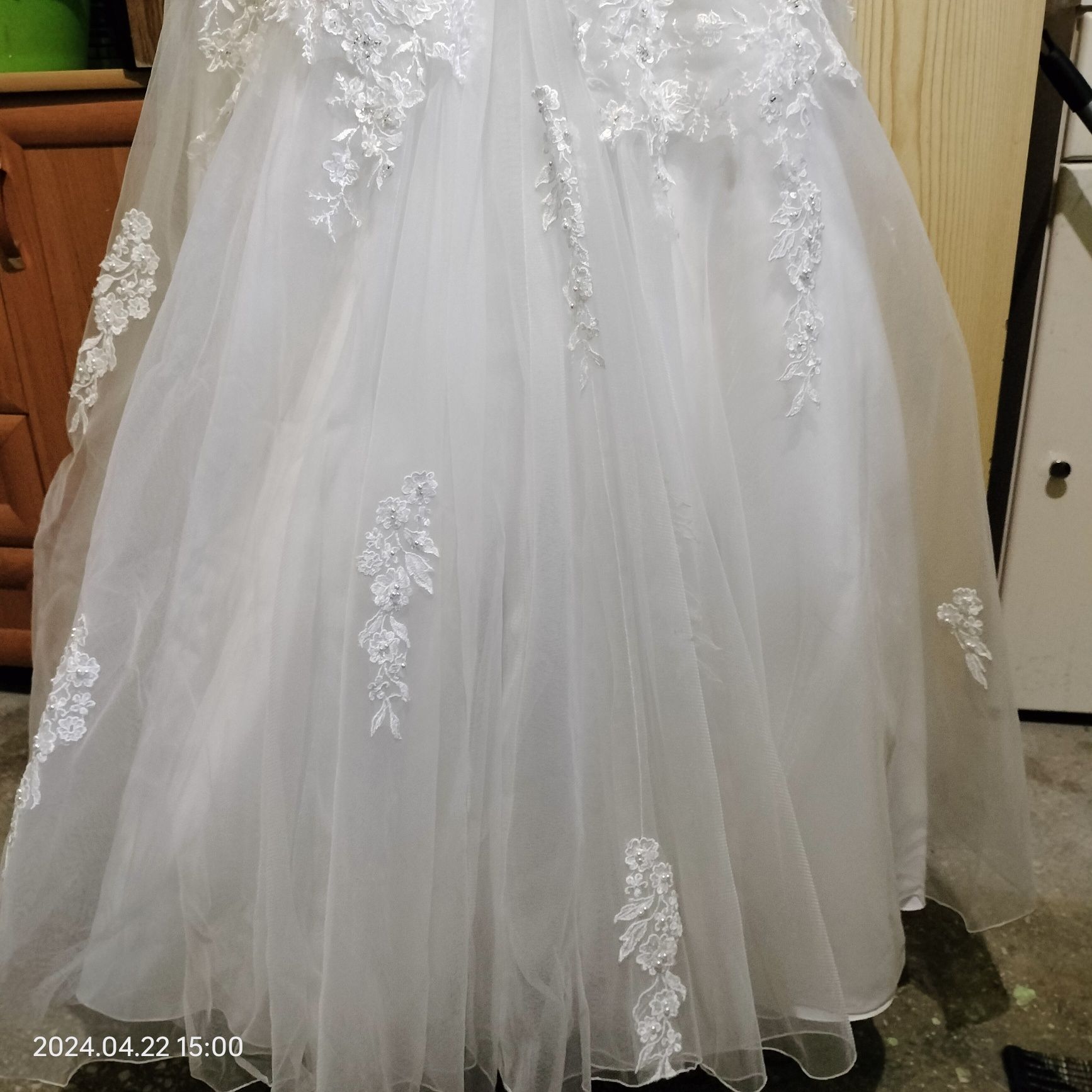 Suknia ślubna używana biała kolor s/m