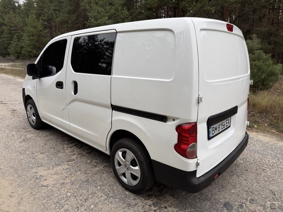 Продам Nissan NV 200