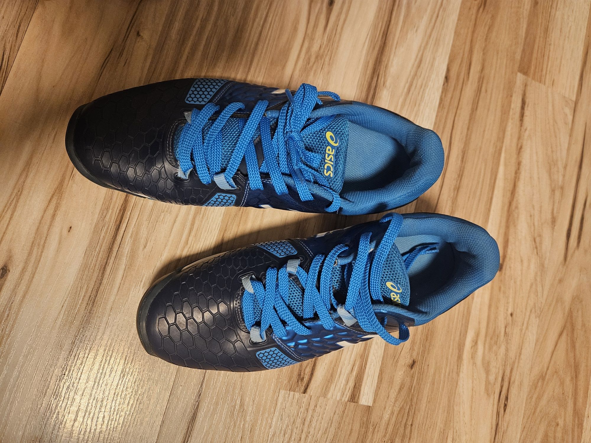 Buty Asics do tenisa stołowego w bdb stanie