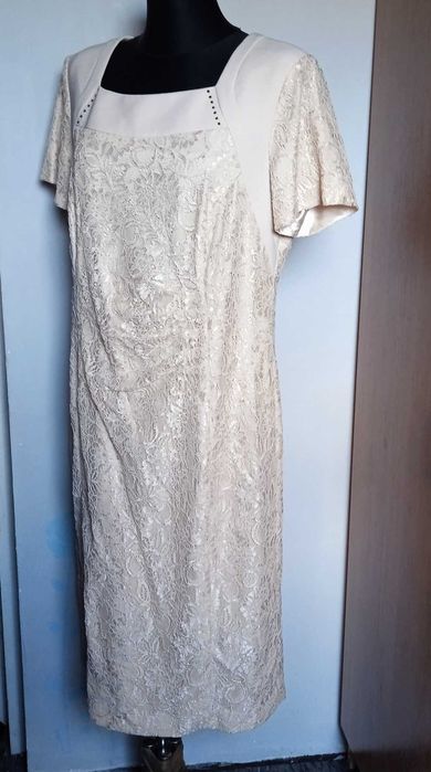 Elegancka sukienka beżowa koronka r. 46