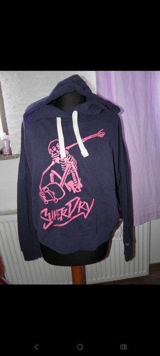 Bluza że szkieletem na desce