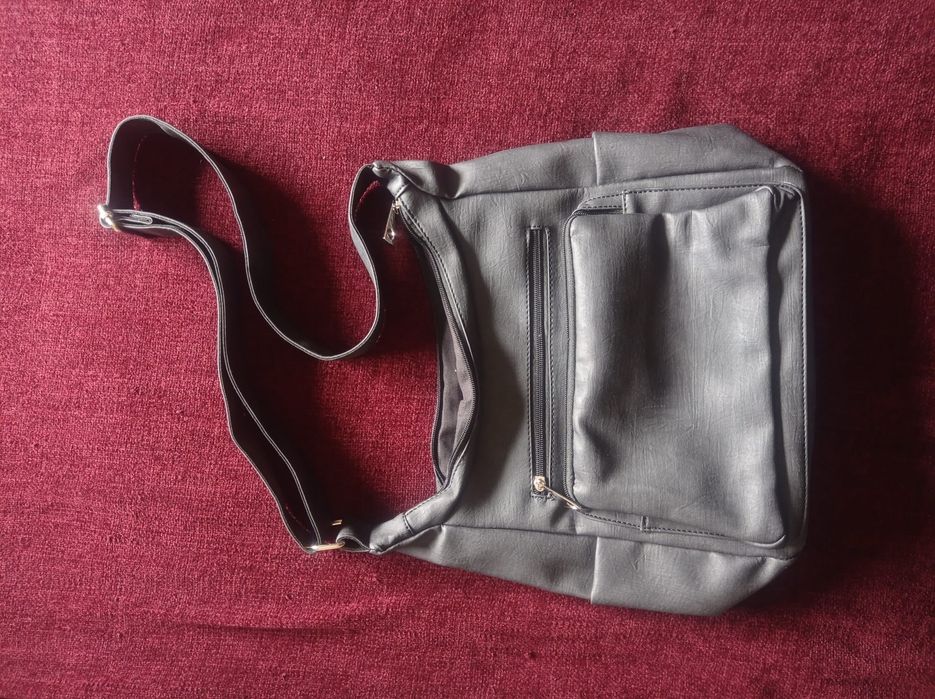 Mala Cinzenta Escura