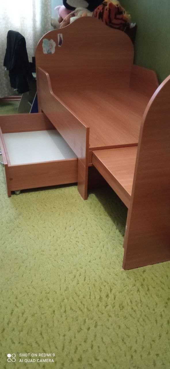 Дитяче ліжко у повній комплектації