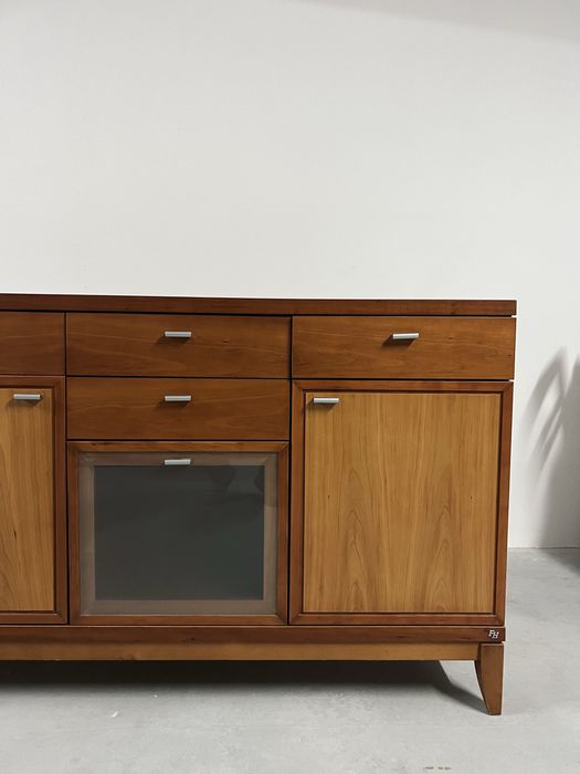 Aparador de madeira de cerejeira