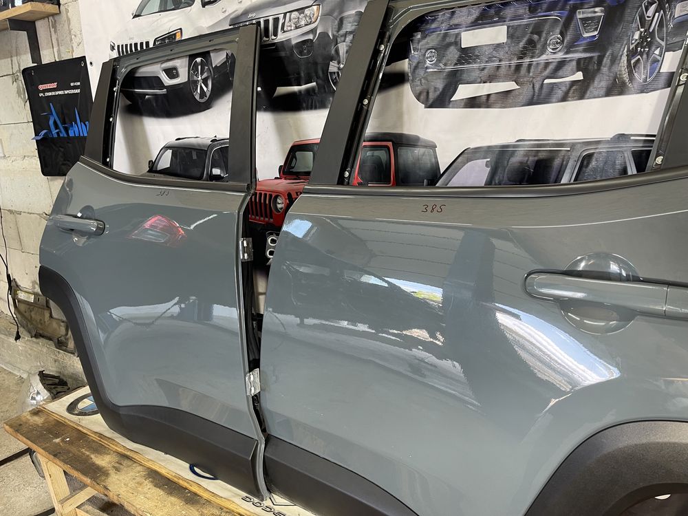 Двері (дверь двери)  Jeep Renegade колір 385 задні голі