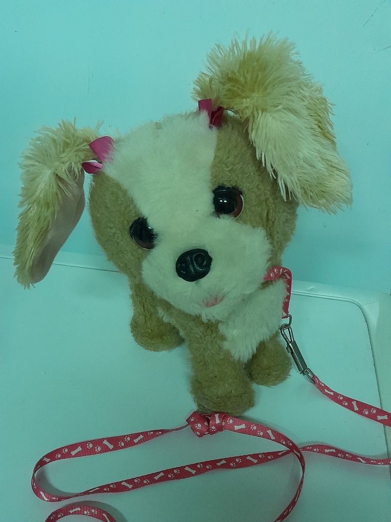 Brinquedo Lucy com trela