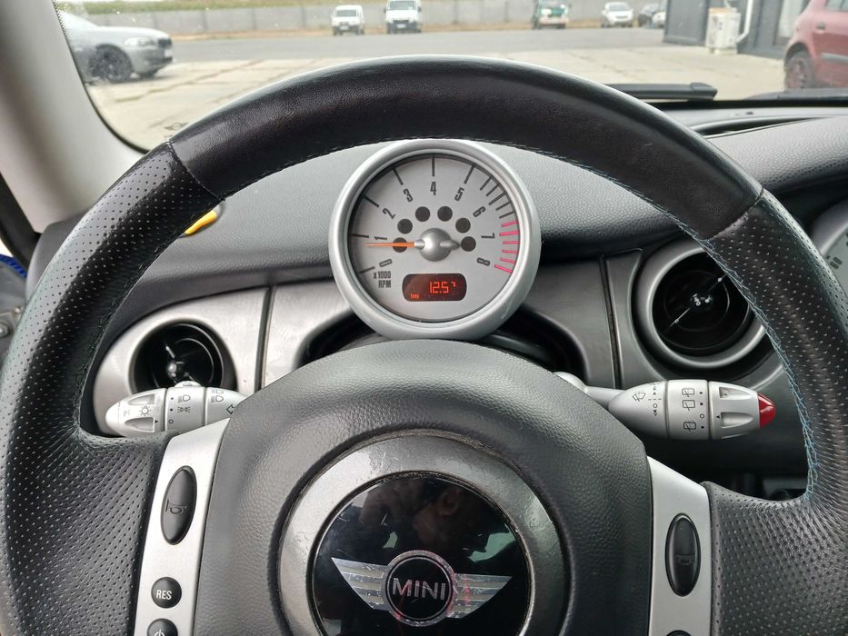 Mini Cooper 1,6 benzyna