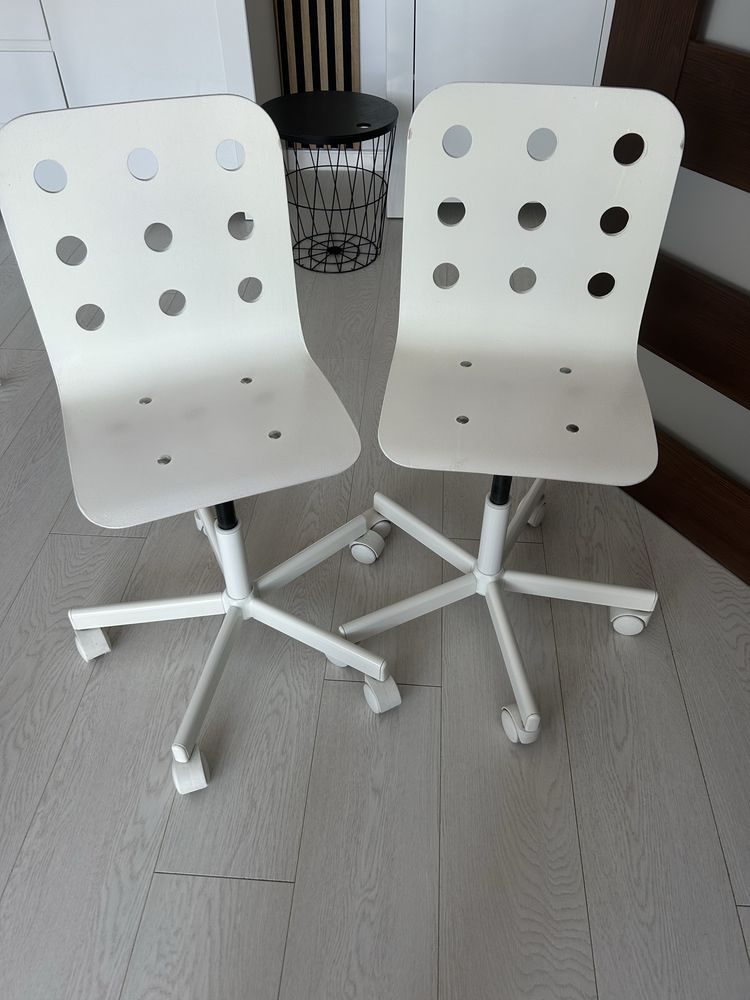 2 krzeselka do biurka Ikea