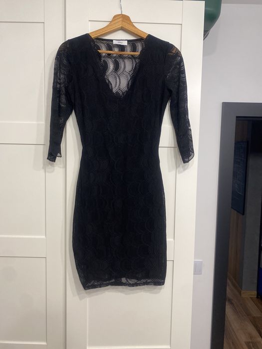 Piekna sukienka koronkowa R. M