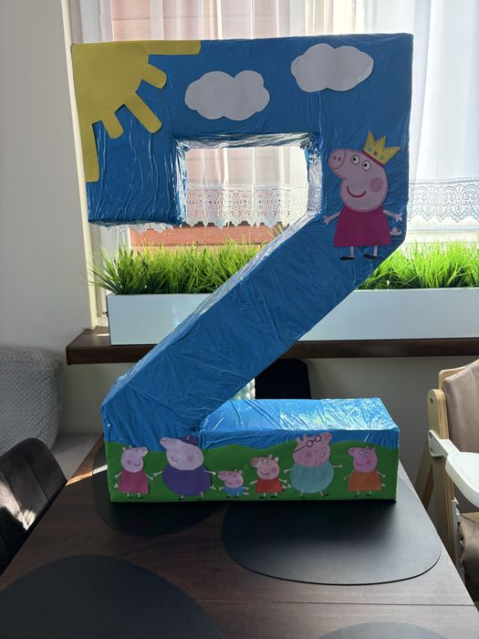 Dekoracja.Cyfra 2 ze swinka peppa,plakat,balony gemar butelkowa zielen