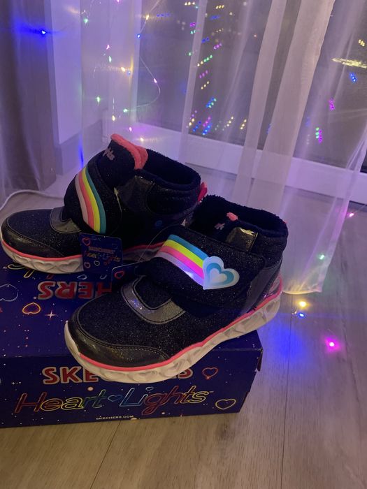 Skeсhers Heart lights нові 22,5см