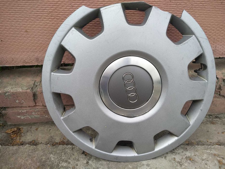 Ковпаки на Ауді R 15 (оригінал)