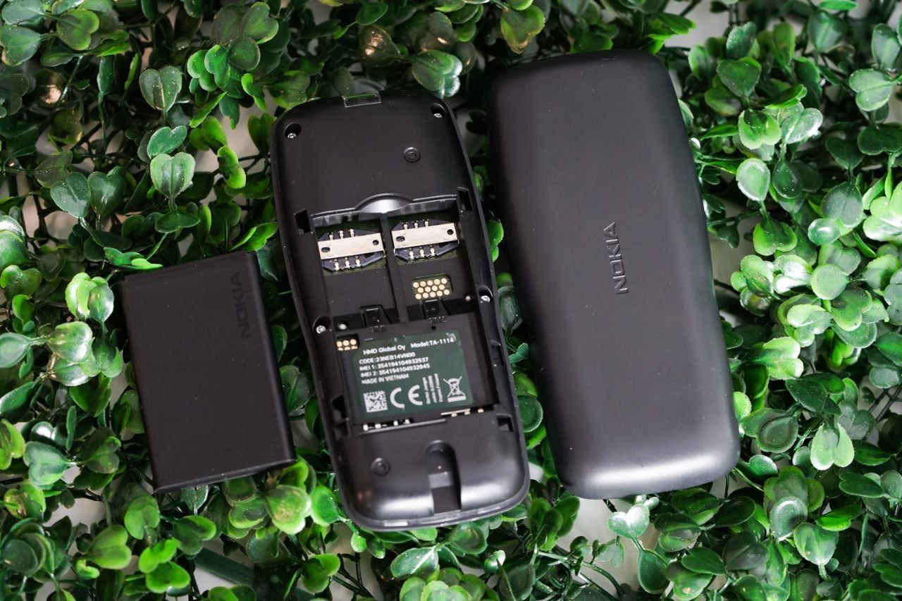 Компактный кнопочный телефон Nokia 106 DS