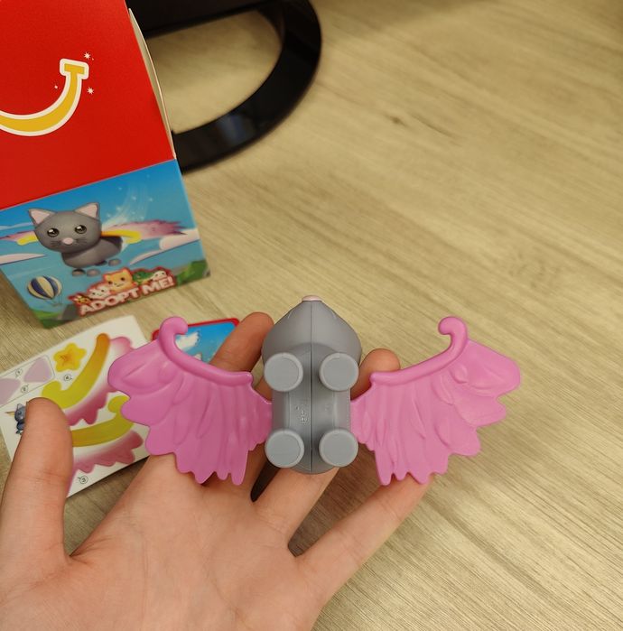 Brinquedo “Adopt Me!” McDonald’s | Gato