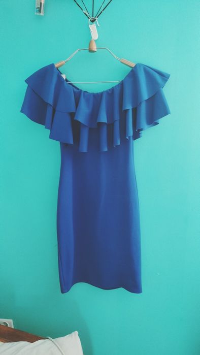 Sukienka niebieska hiszpanka z falbaną obcisła