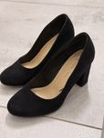 Czarne buty na obcasie 37