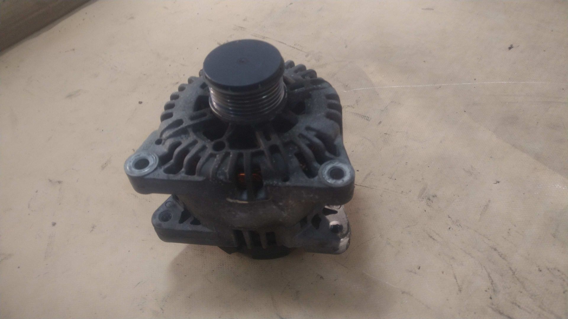 / Citroen C4 alternator 1.6 HDI Peugeot