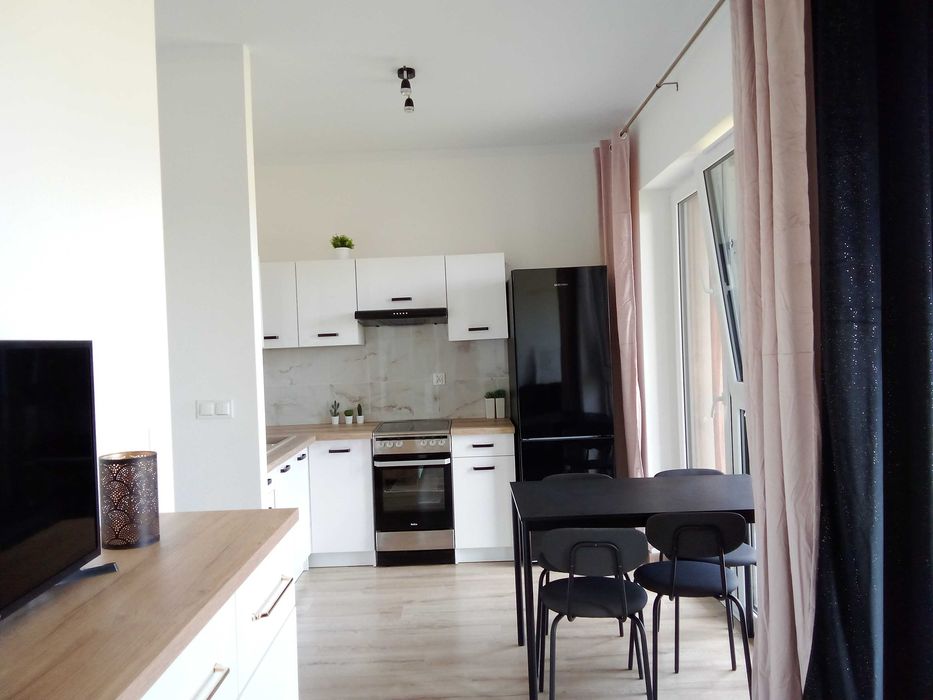 Do wynajęcia komfortowe mieszkanie z balkonem.