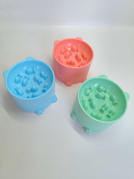 Миска для кота пластик з обмежувачем посуд для котів кошенят