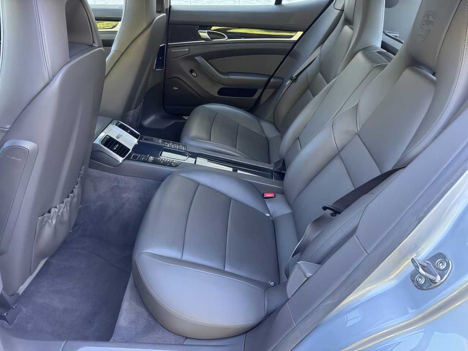 Porsche Panamera      2016