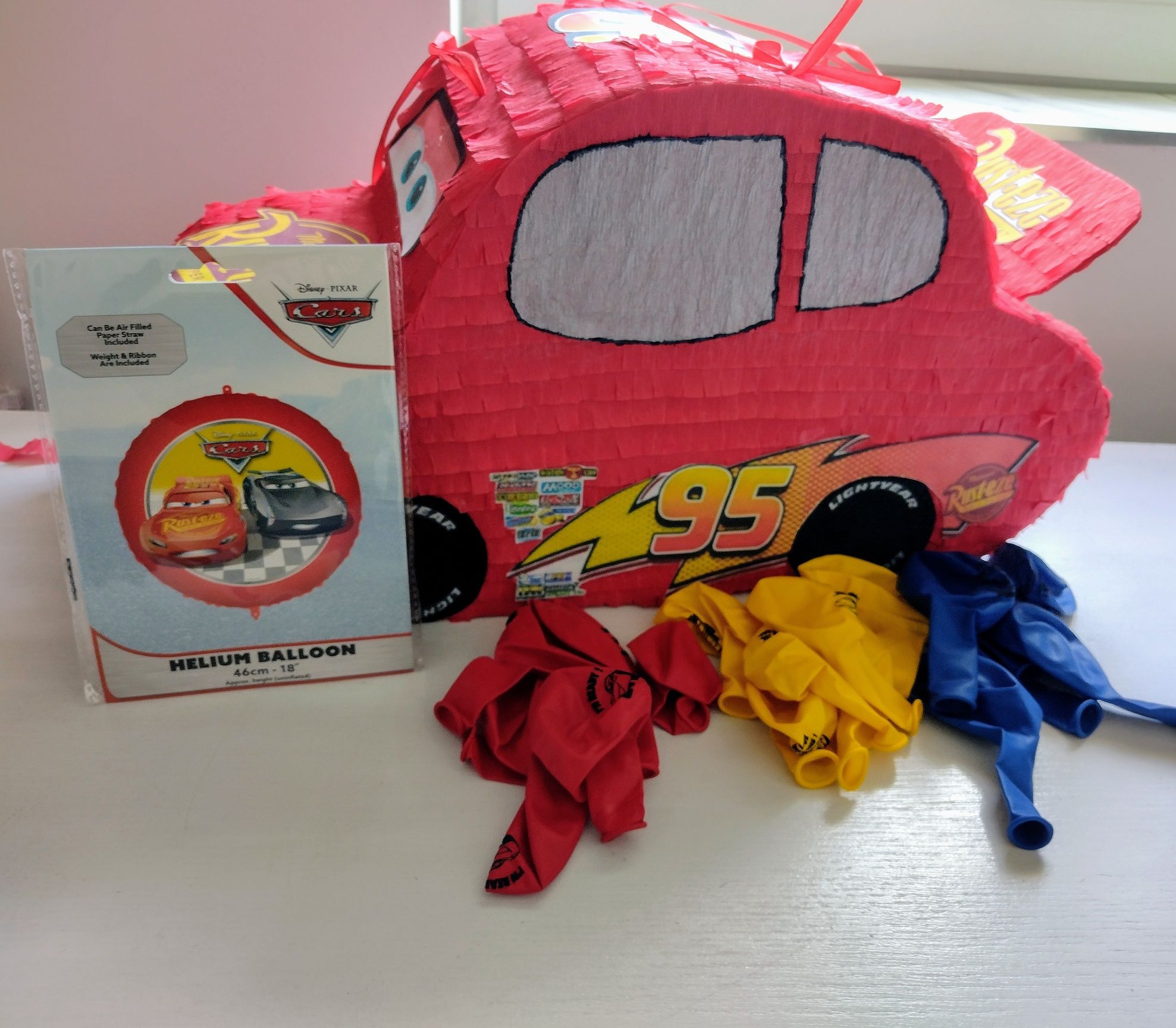 Piniata urodzinowa zygzak McQueen i balony auta autko