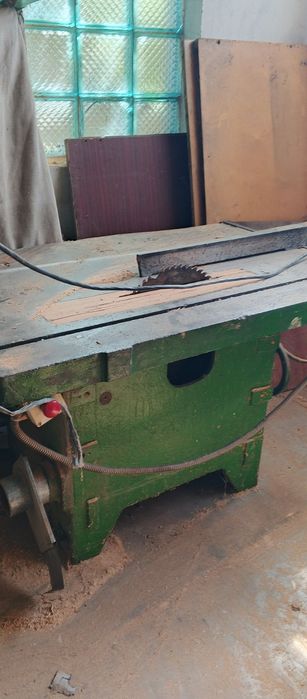 Циркулярный деревообрабатывающий станок