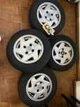 Vendo jantes original do peugeot 106, com pneus em bom estado