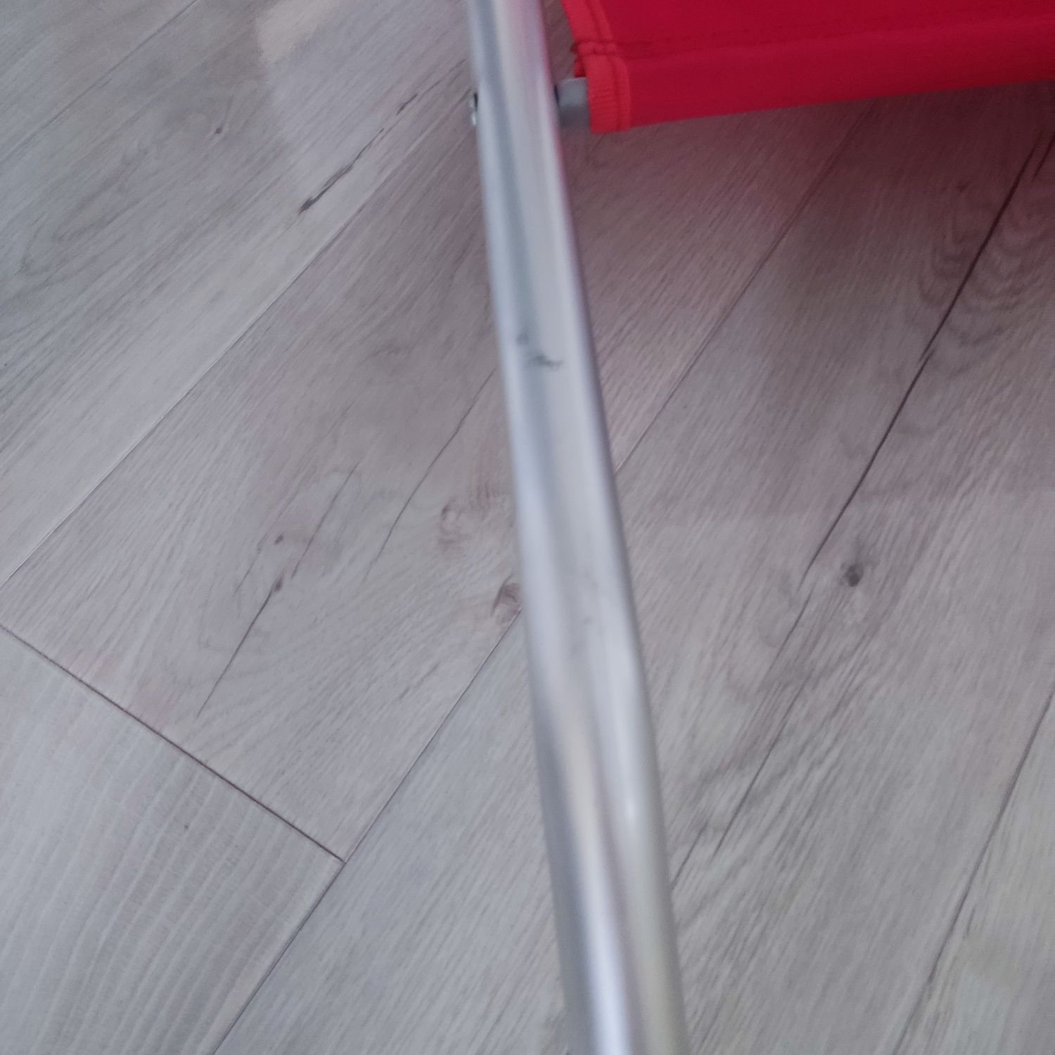 Leżak plażowy na kółkach CASARIA – składany, czerwony