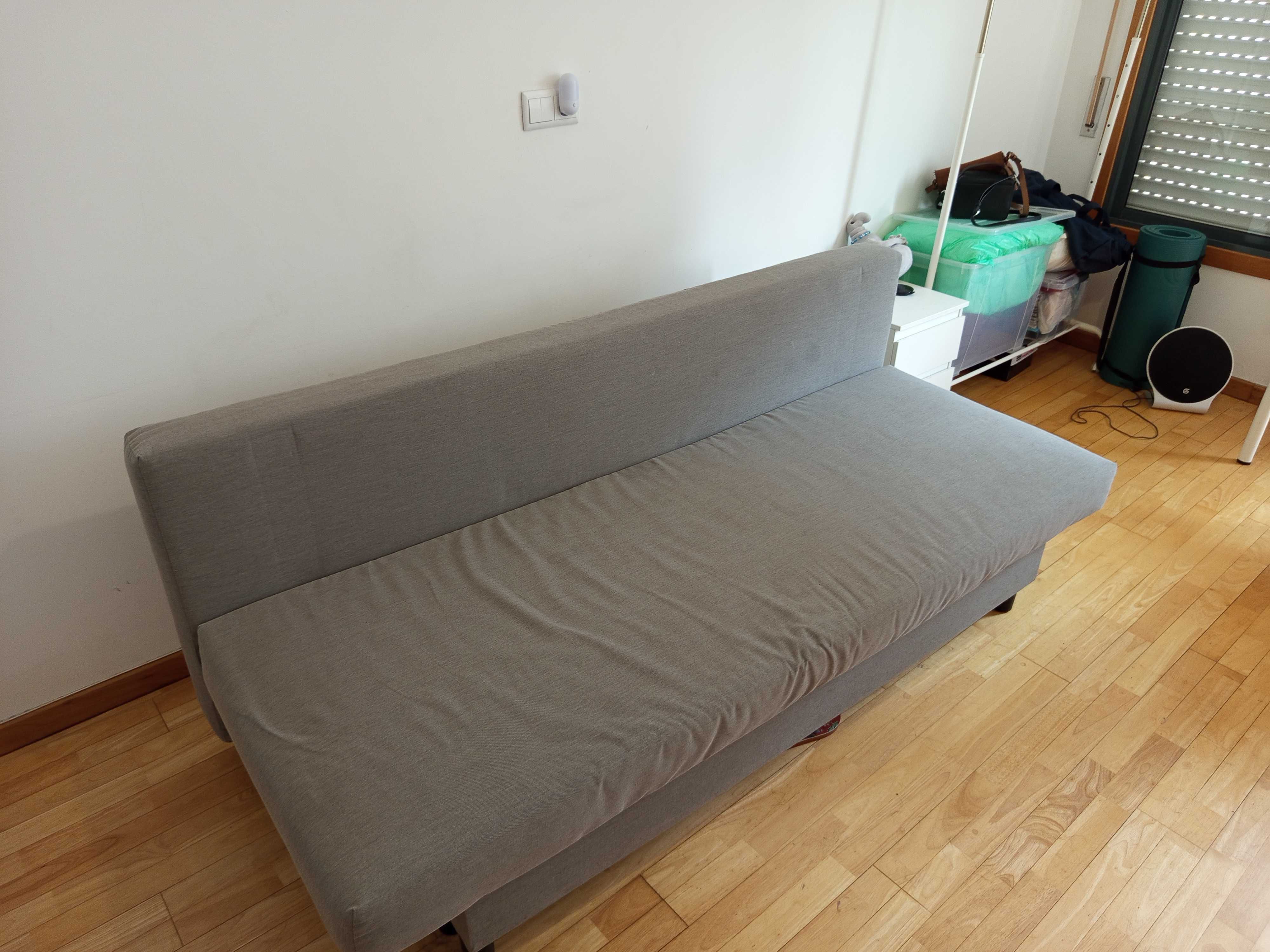 Sofá-Cama de Casal com Baú – Conforto e Praticidade em Um Só Móvel!