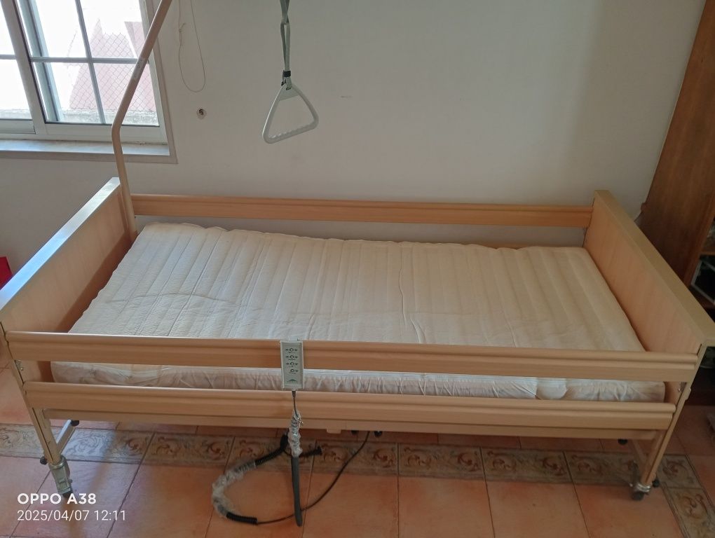 Cama elétrica articulada